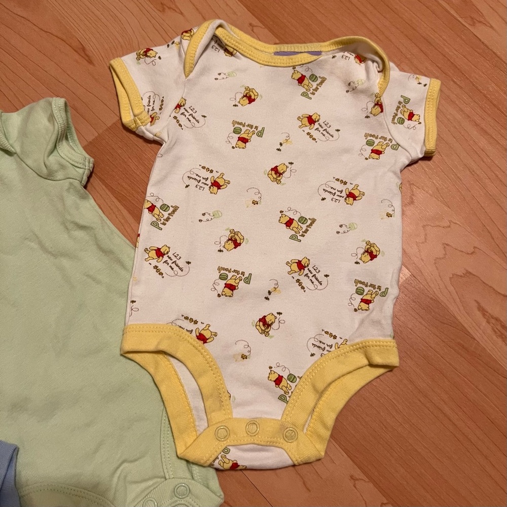 Winnie the Pooh onesies - Picture 4 of 5